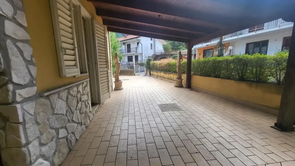 Terrace - Villa with Private Garden in Pietrastornina
