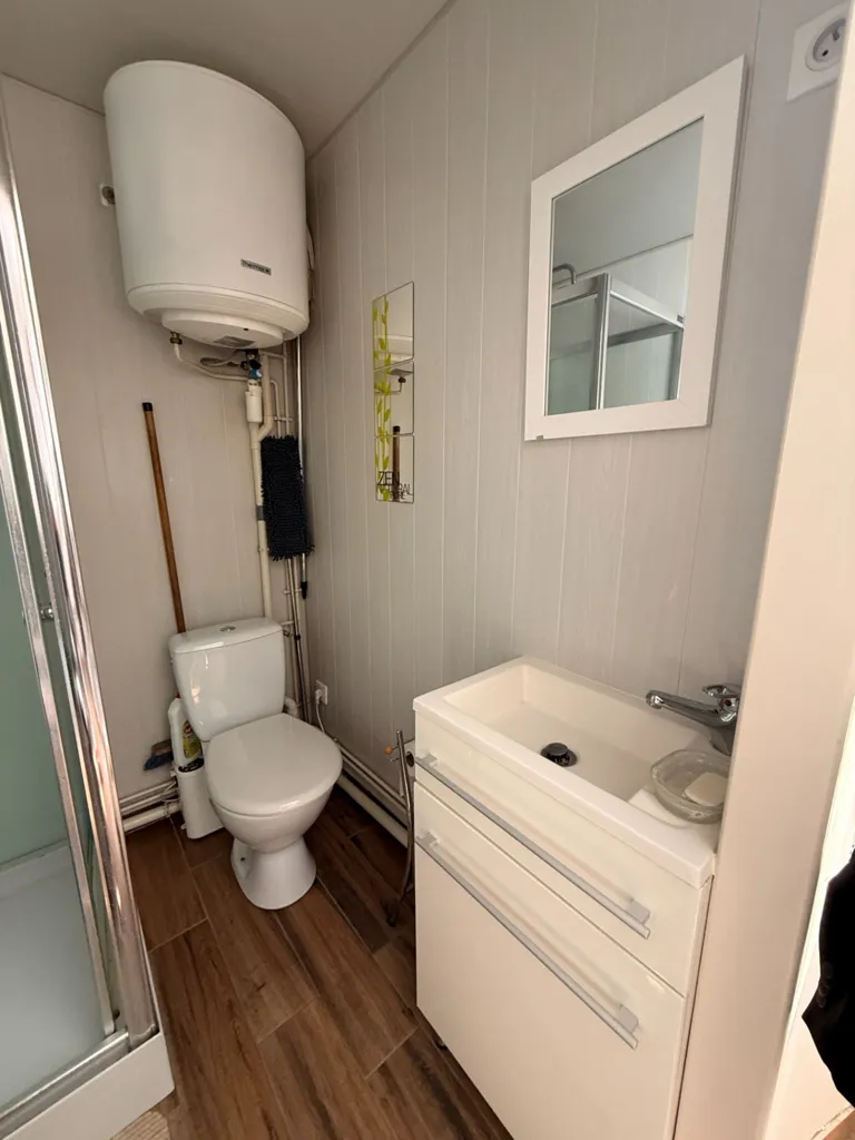 Salles de bain - Studio Rénové avec Parking à Guéret Centre-Ville
