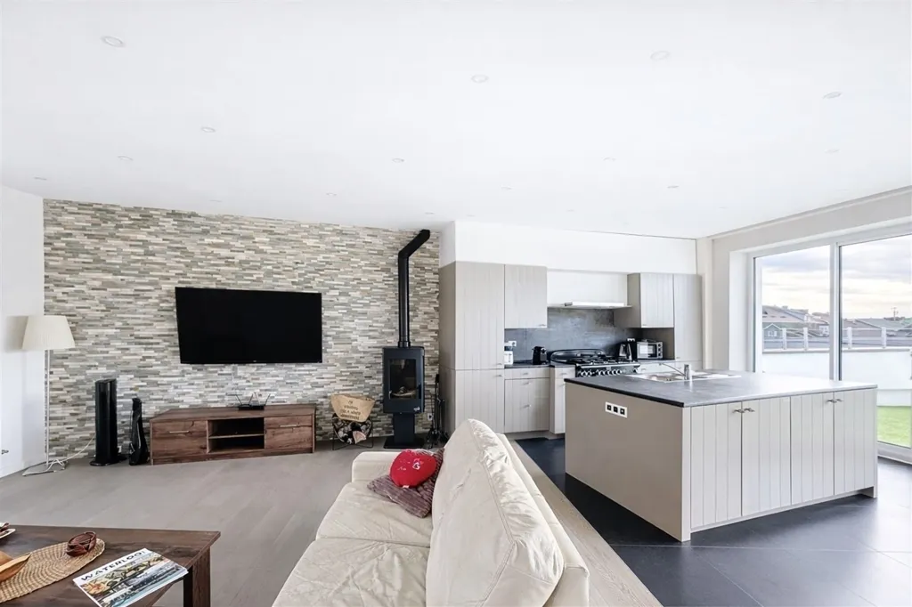 Elutuba - Renovated Triplex with Terraces in Joli-Bois, Waterloo