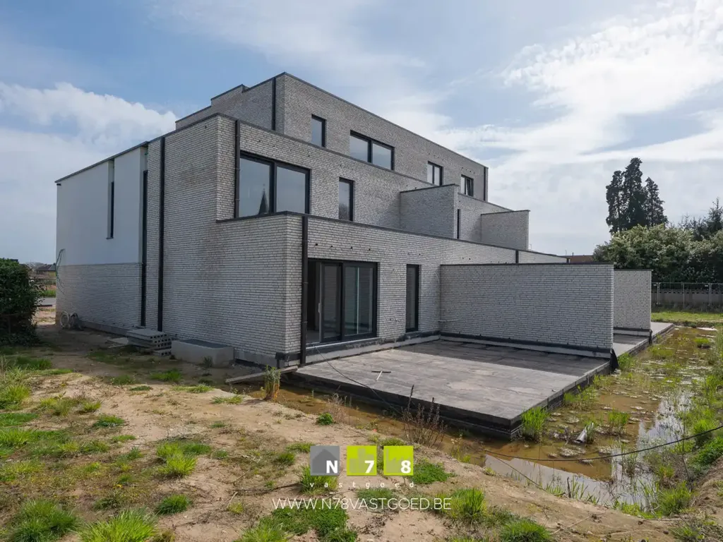 Välivaade - First Floor Apartment with Terrace in Rotem