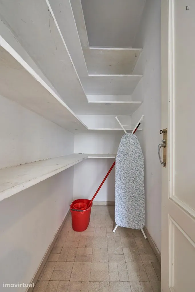 Utility Room - Student Room in Marquês de Pombal, Lisbon