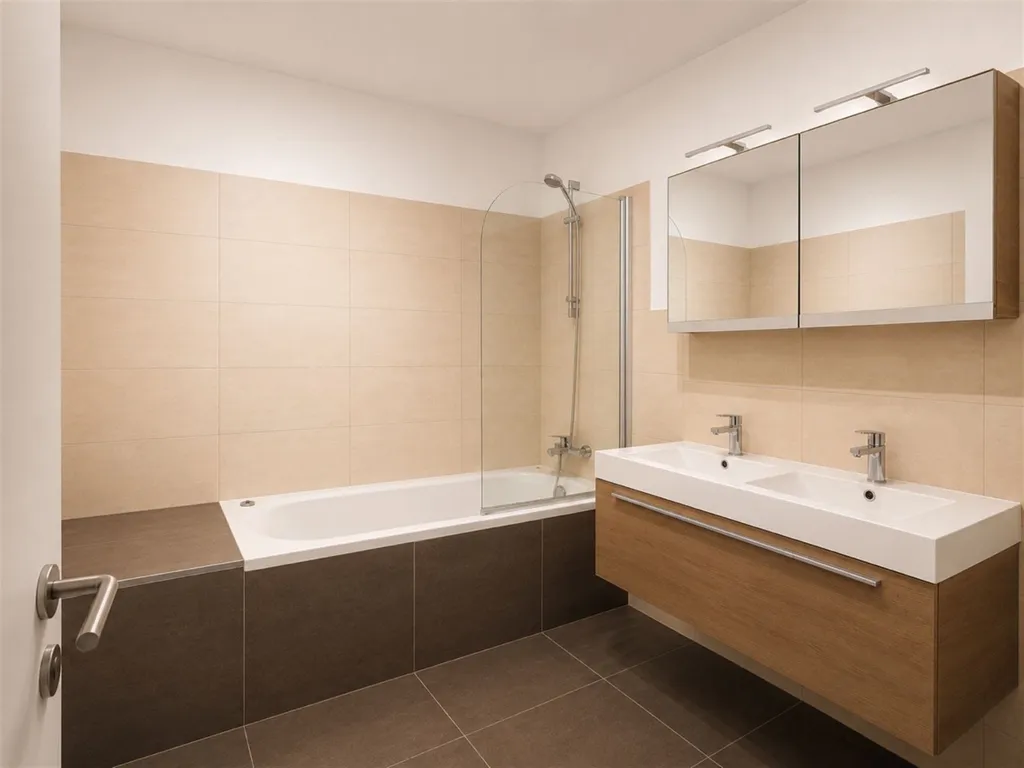 Bagni - Two-Bedroom Flat with Terrace in Central Location