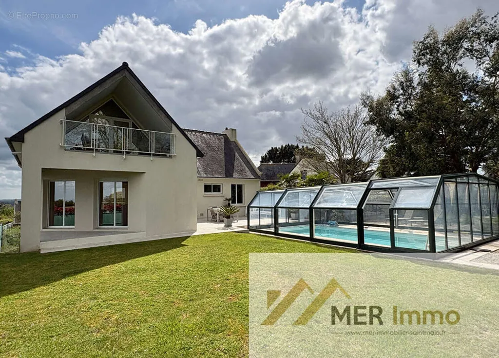 Piscine - Maison avec Vue sur la Baie et Piscine Chauffée à Cancale