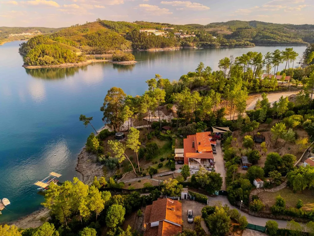 Õhuvaade - Luxury Villa with River Access in Alverangel