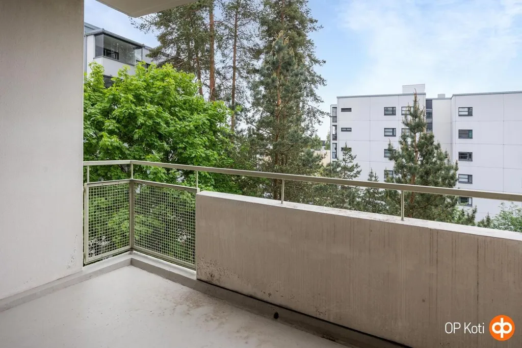 Balcon - Apartment with Balcony in Quiet District