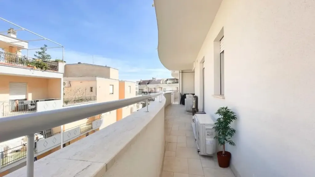 Rõdu - Modern Apartment with Balcony in Central Vasto