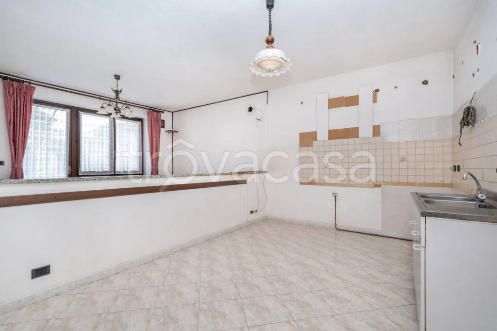 Cuisine - Independent House with Balcony in Dronero