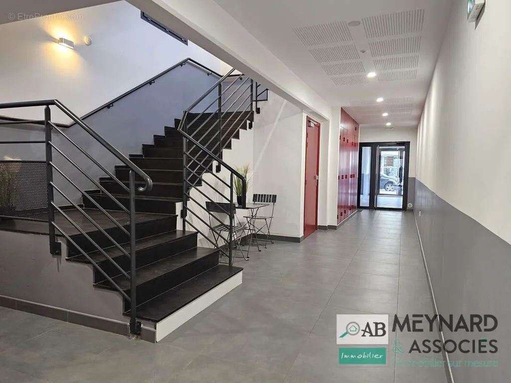 Rooms - Bright 3-Bed Flat with Balcony in Torcy