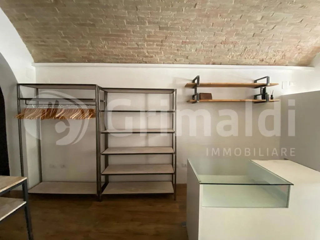 Pièces - Shop with High Visibility in Corso Cavour, Perugia