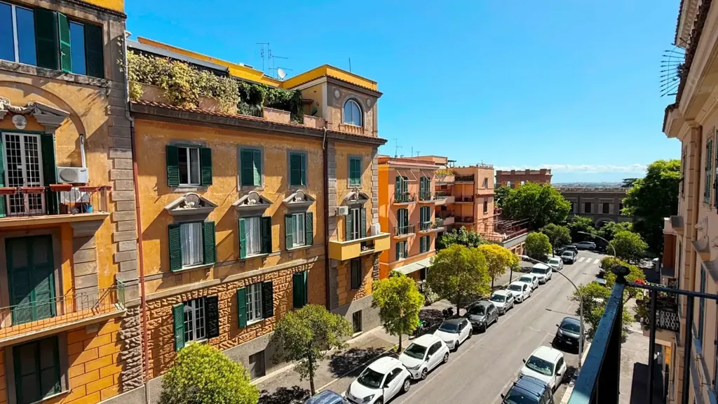 Rõdu - Charming Triplex with Balcony in Monteverde Vecchio