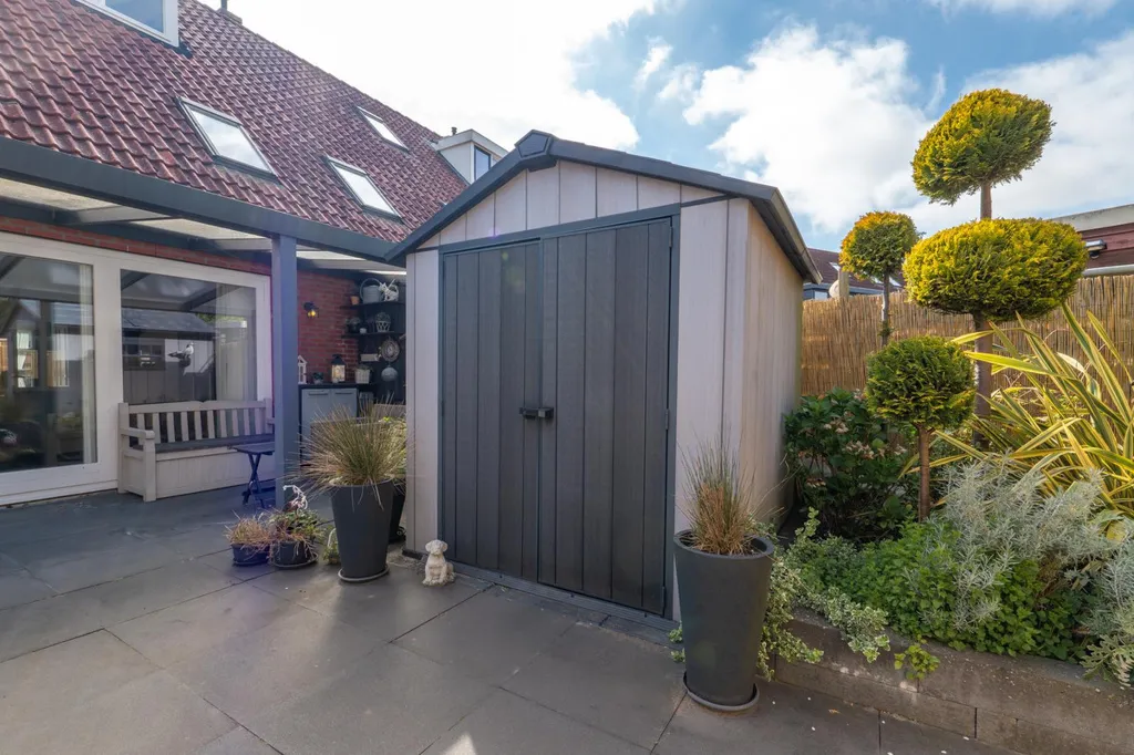 Jardin - Corner House with Overhang in Hoorn