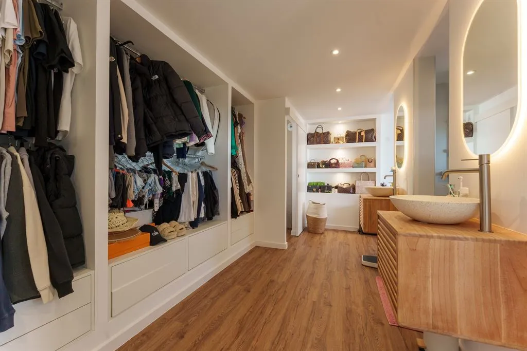 Pièces - Appartement Contemporain avec Vue Mer à l'Ouest