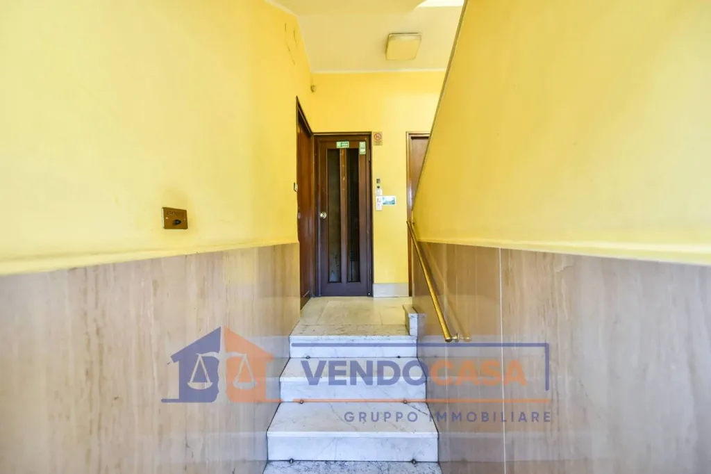 Entrée - Central Trilocale with Balcony in Turin