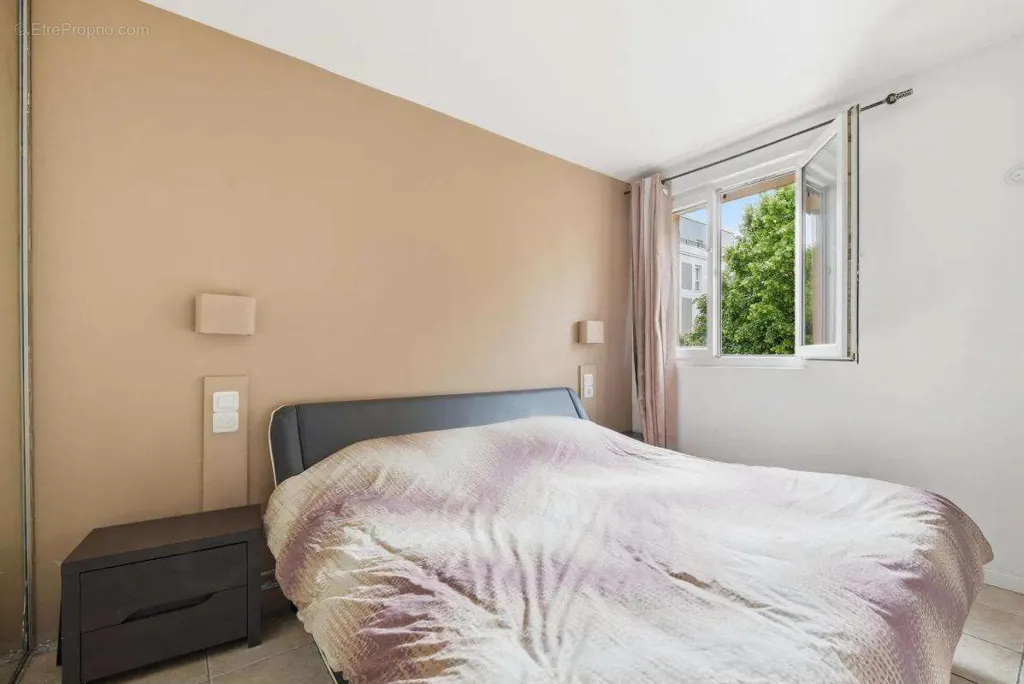 Chambres - Appartement Traversant avec Cave à Thiais