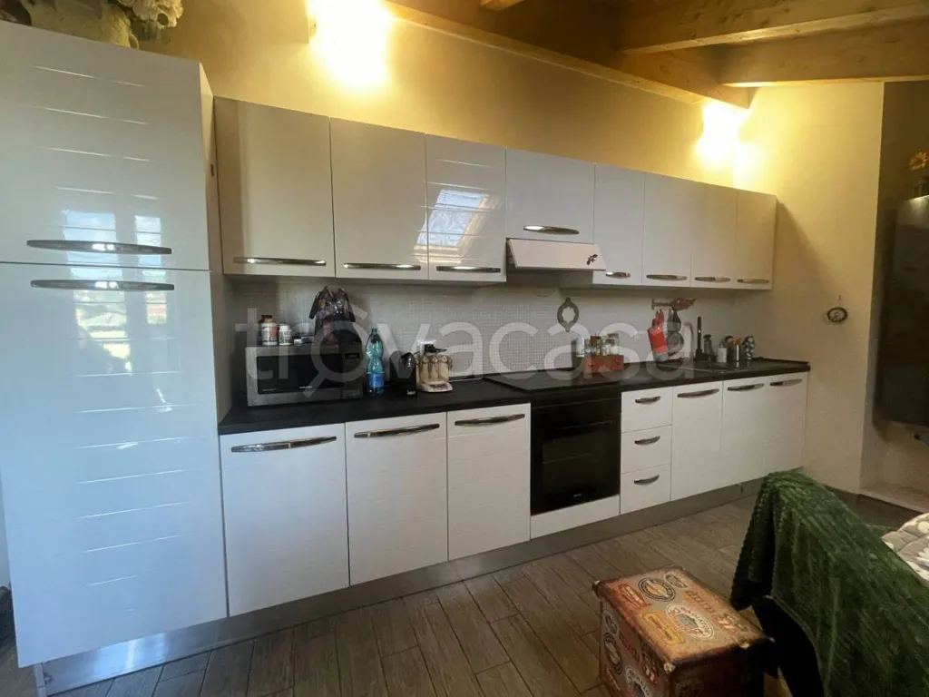 Cuisine - Modern Apartment with Balcony in Trofarello