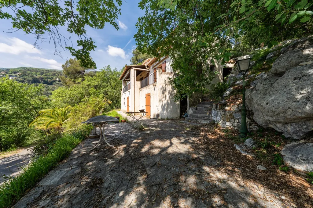 Extérieur - Maison sur Trois Niveaux au Calme à Carros