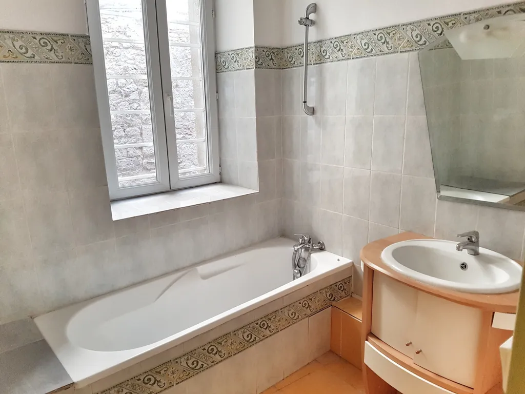Vannitoad - T2 Flat with Balcony in Ganges
