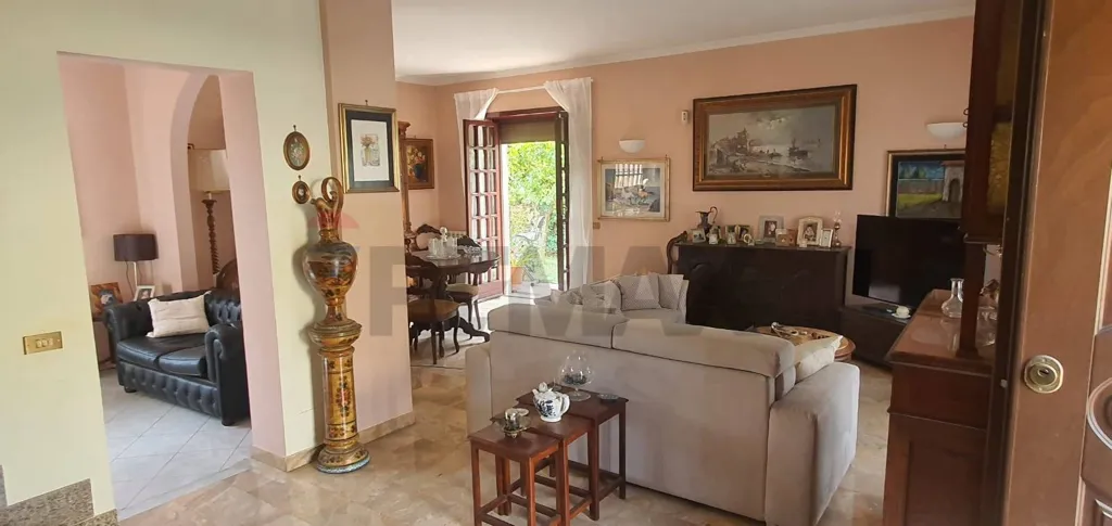 Séjour - Maison 10 pièces à IT