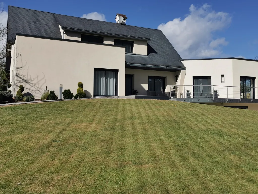 Esterno - Contemporary Villa with Pool in Parkland