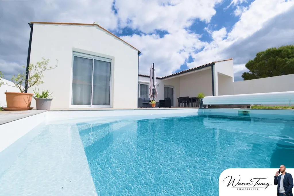 Bassein - Contemporary House with Pool in Charron
