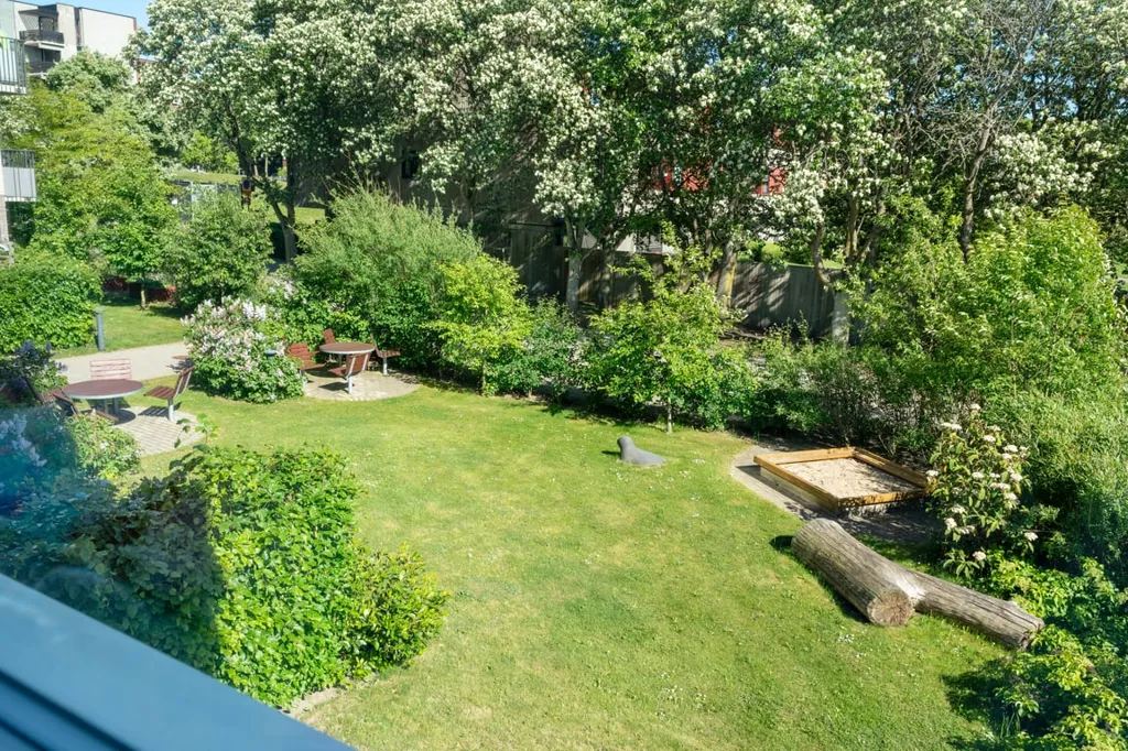 Jardin - Modern 4-Bed Flat with Glass Balcony in Lund