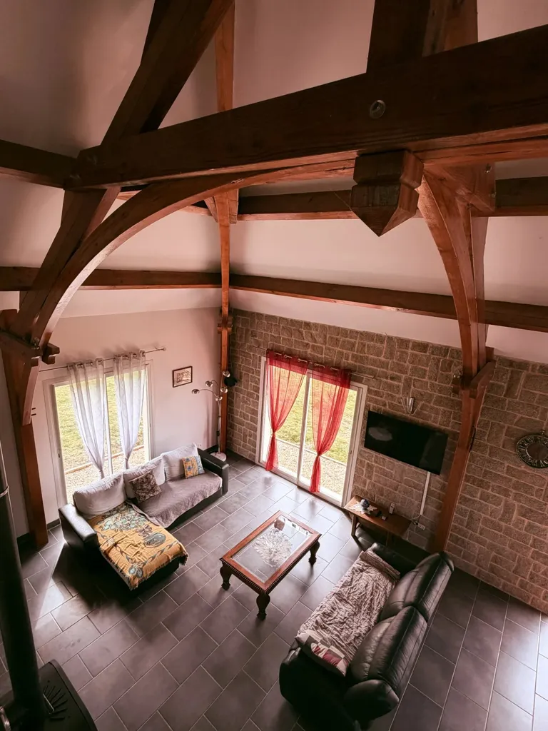 Séjour - Villa avec Vue Panoramique et Grand Balcon en Creuse