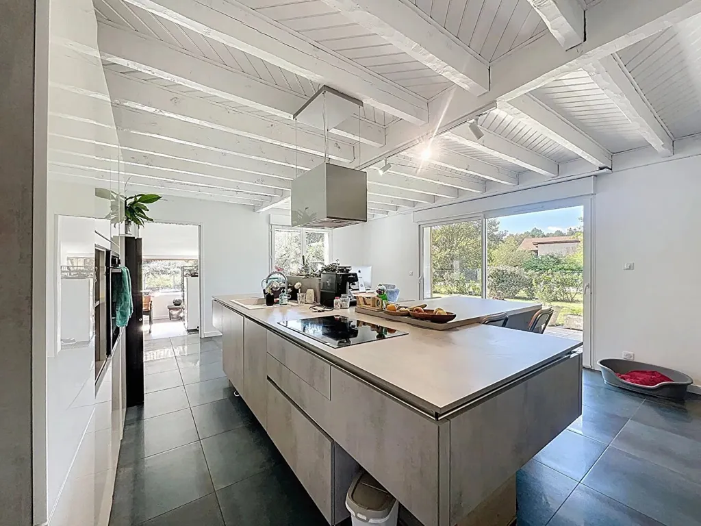Cuisine - Maison Rénovée avec Terrasse en Teck à Sanguinet