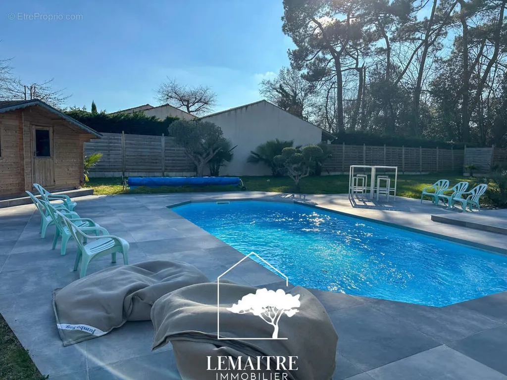 Piscine - Maison Contemporaine avec Piscine aux Mathes