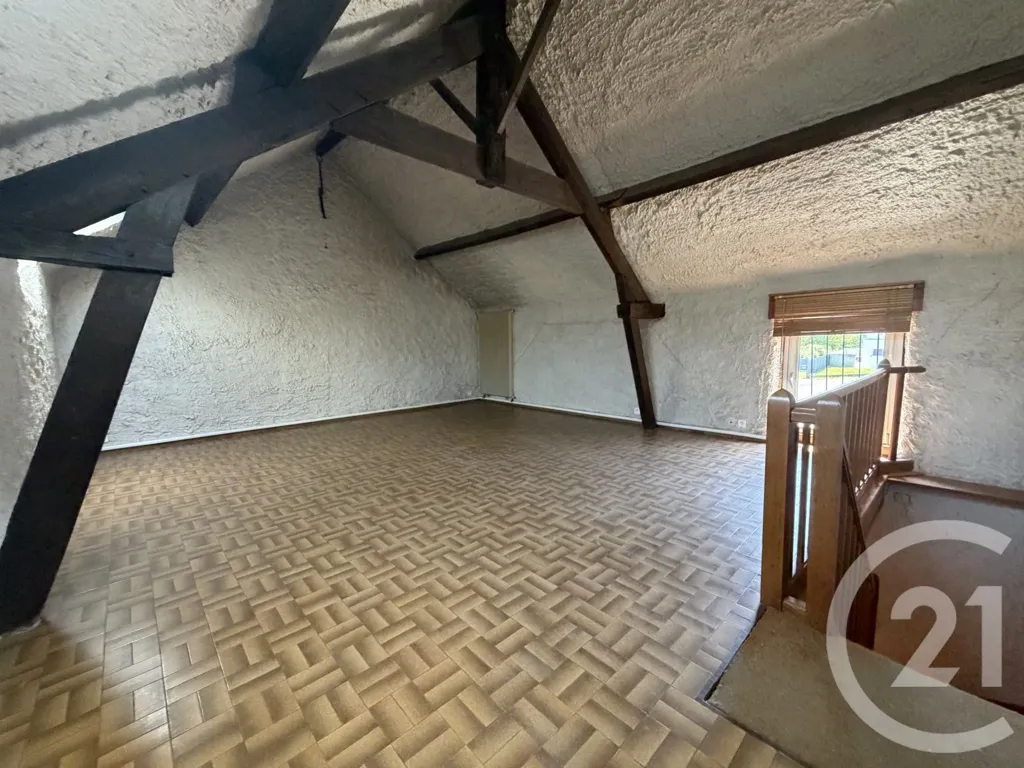 Toad - Commercial Building with Large Plot in Treillières