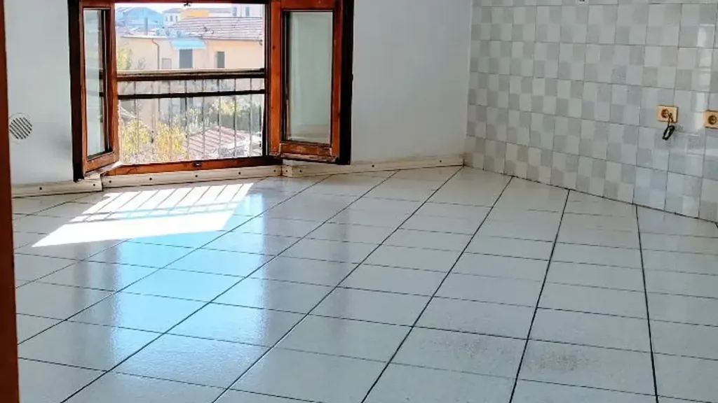 Rooms - Mansarded Apartment with Velux Windows in Prato