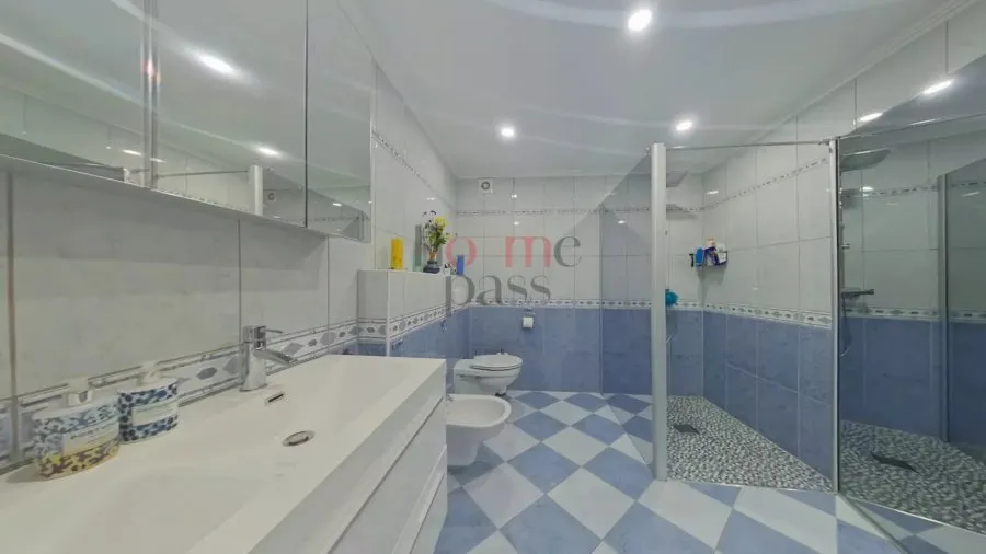 Salles de bain - Maison Familiale avec Jardin à Remich