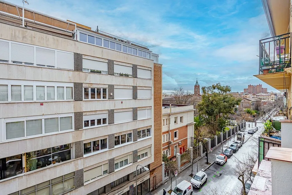 Balcon - Penthouse with East-Facing Terrace in Almagro