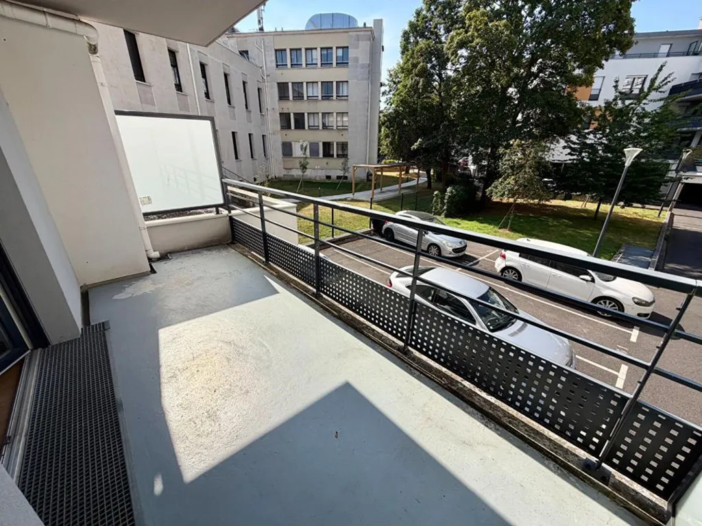 Balcone - 3-Bed Flat with Balcony in Saint-Ouen-l'Aumône