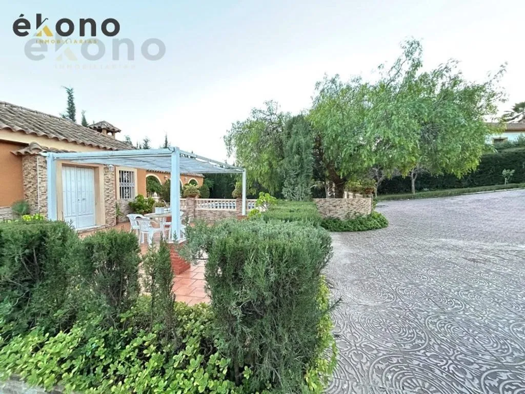 Välivaade - 7-Bedroom House with Pool in Cordova