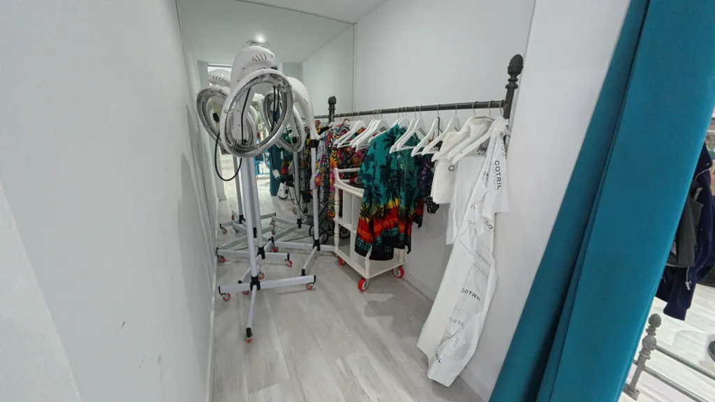 Toad - Design Salon with Modern Finishes in Benidorm