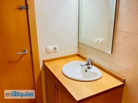 Bathrooms - Spacious Flat with Balcony in Rambla de Ferran, Lleida