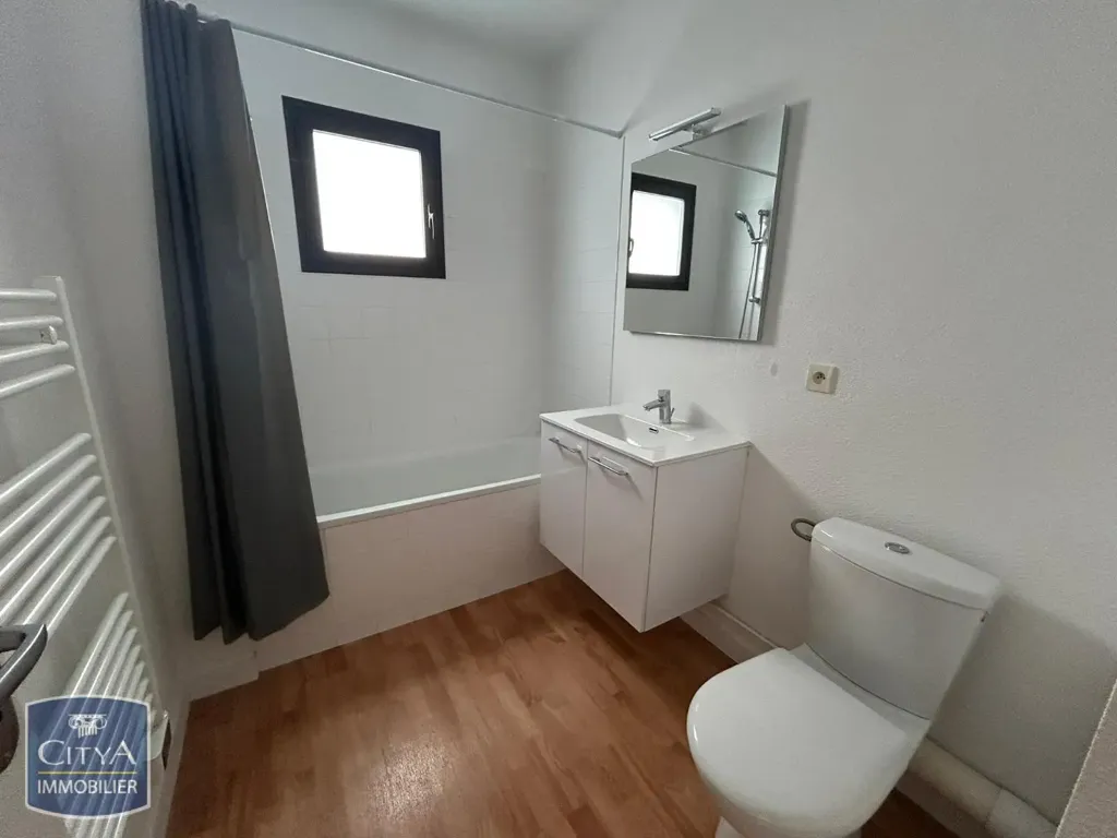 Salles de bain - Appartement Meublé T1 avec Ascenseur à Laval