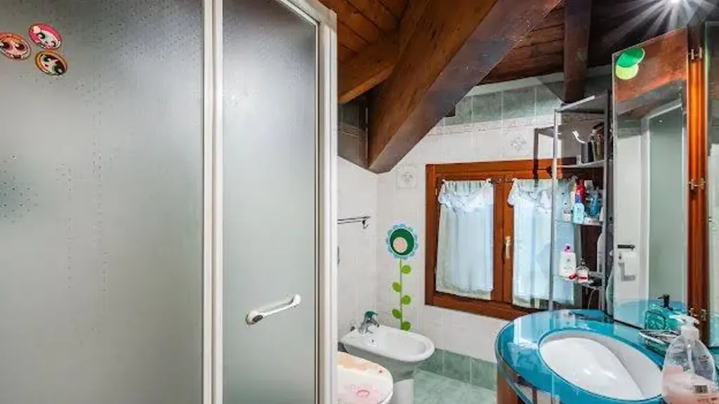 Salles de bain - Rustic Villa with Garden in Castelfranco Emilia