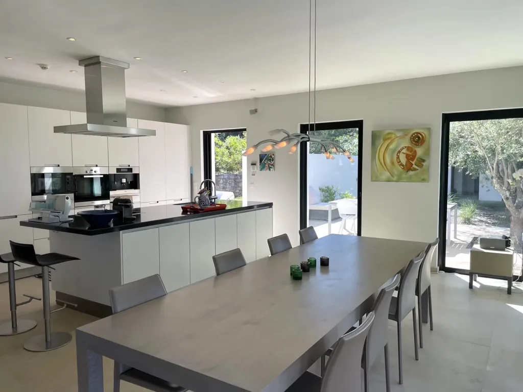 Cuisine - Villa Contemporaine avec Vue Panoramique à Lorgues