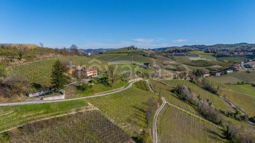 Õhuvaade - Casale with Vigneto in Mango, Langhe