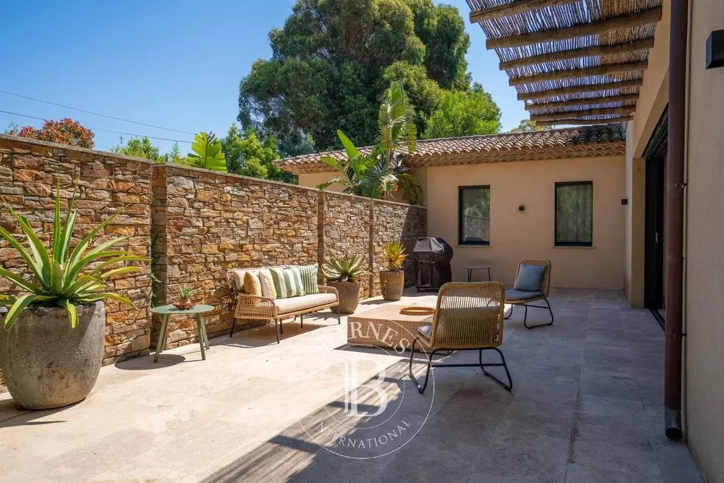 Terrace - Luxury Villa with Pool in Saint-Tropez