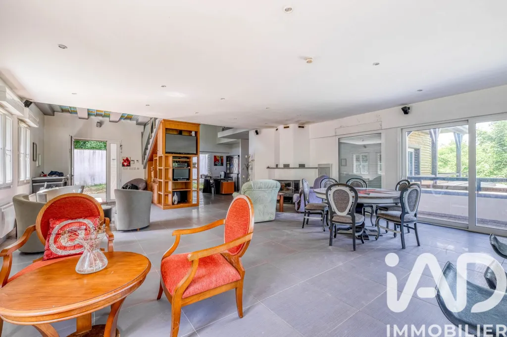 Sala da pranzo - Architectural House with Panoramic View in La Ferté-sous-Jouarre