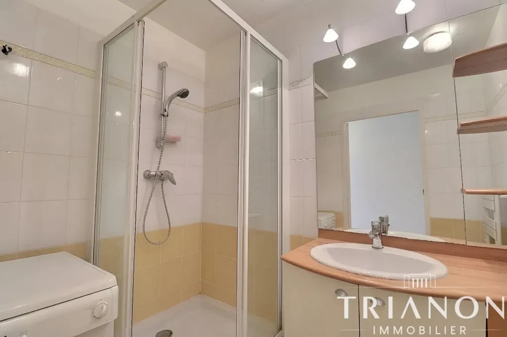 Vannitoad - Duplex with Parking in Poissy Centre