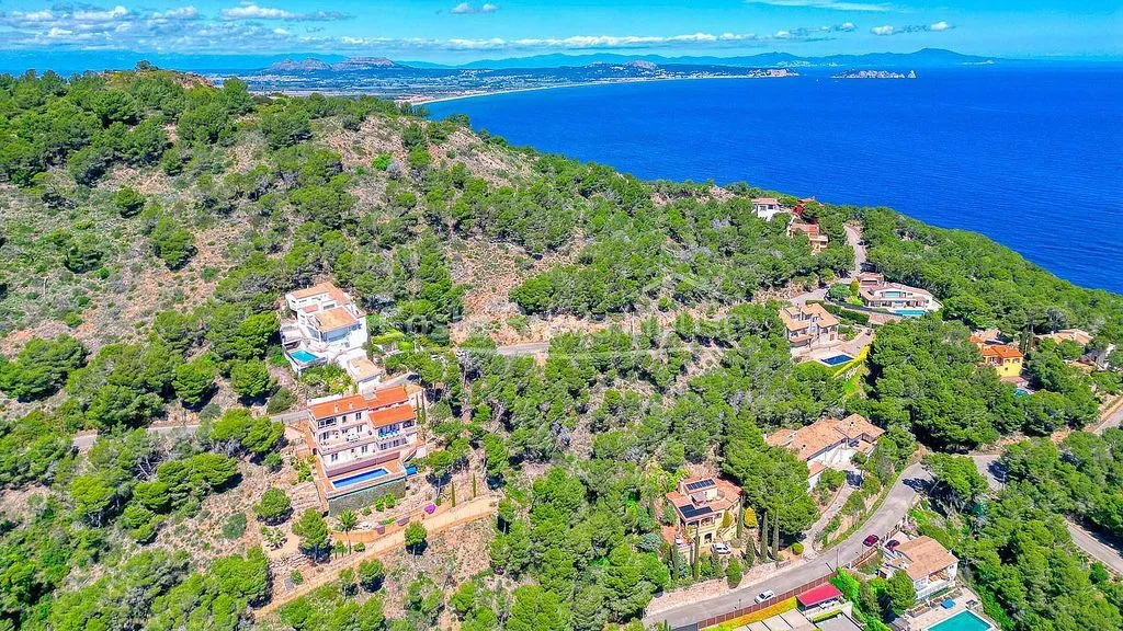 Luftaufnahme - Villa with Pool and Sea Views in Sa Tuna