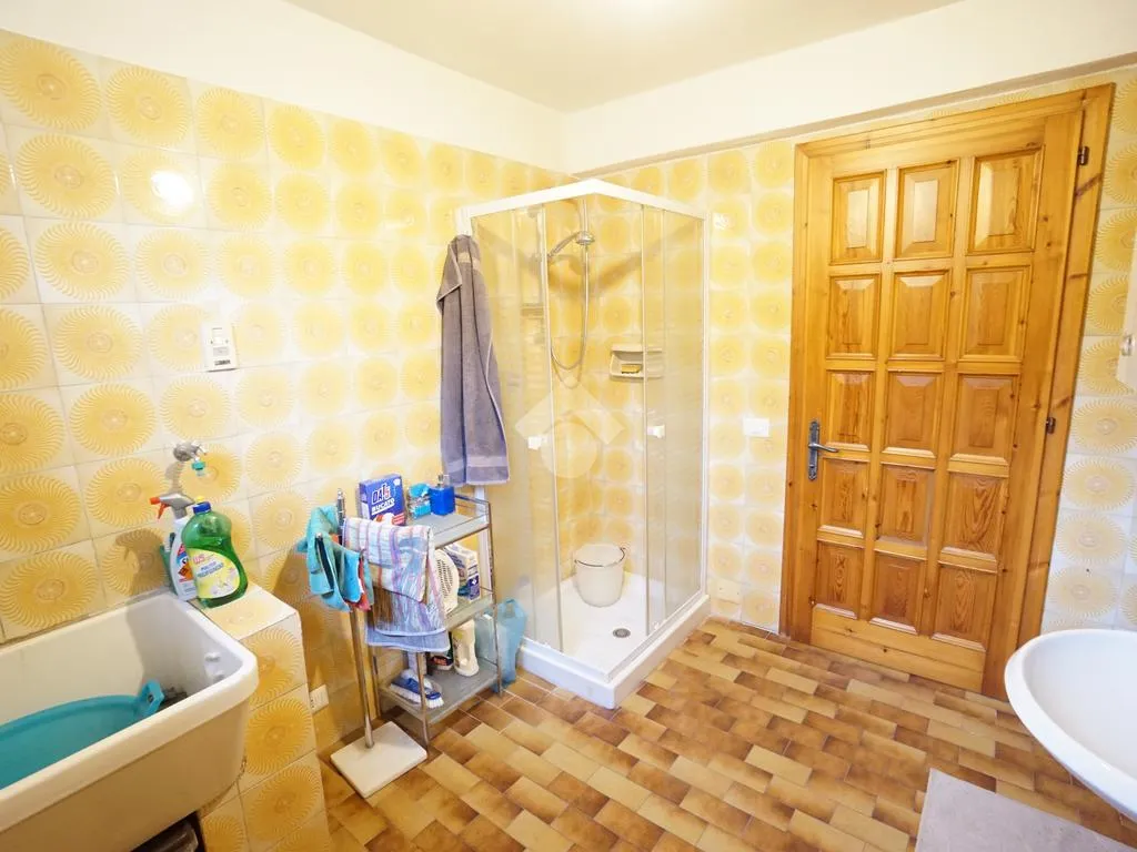 Salles de bain - Spacious Apartment with Private Courtyard in Castelnuovo Rangone