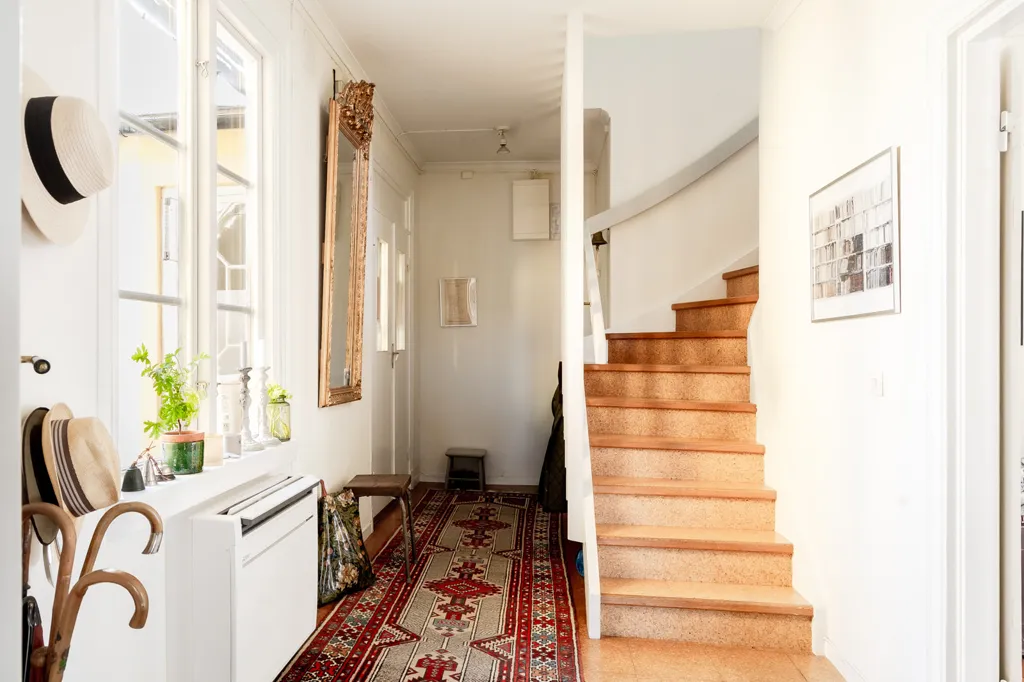 Esik - Historic Villa with Courtyard in Visby