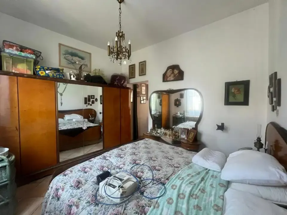 Magamistoad - Two-Level House with Balcony in Albonese