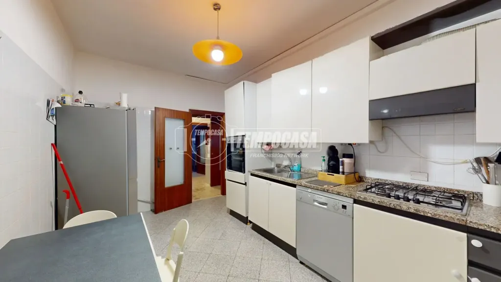 Cuisine - Spacious Apartment with Balcony in Carpi