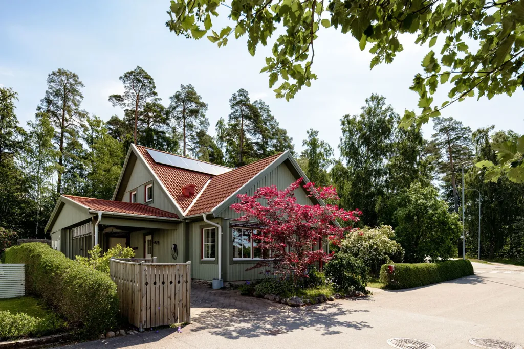 Välivaade - Charming Villa with Solar Panels in Lugnet