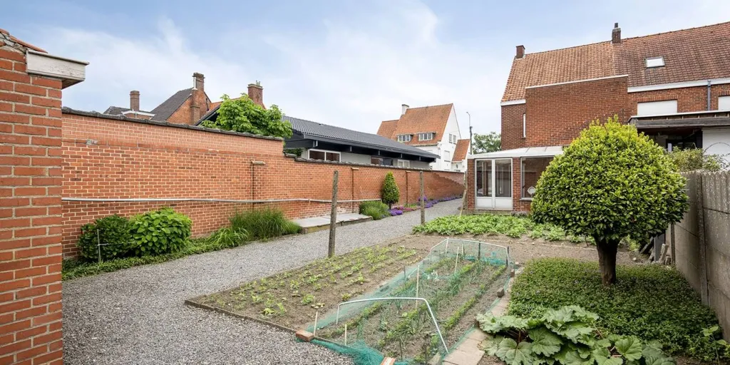 Aed - Half-Open House with Garden in Izegem